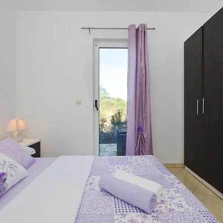 Nyaraló Mit Terrassen Am Wald By Interhome *