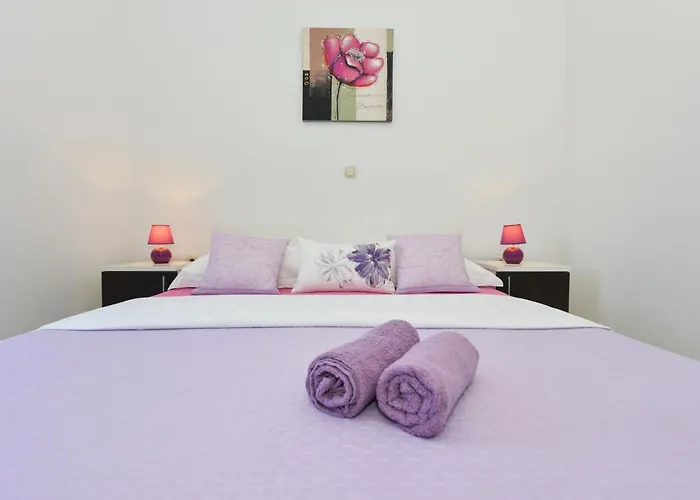 Vikendica Mit Terrassen Am Wald By Interhome